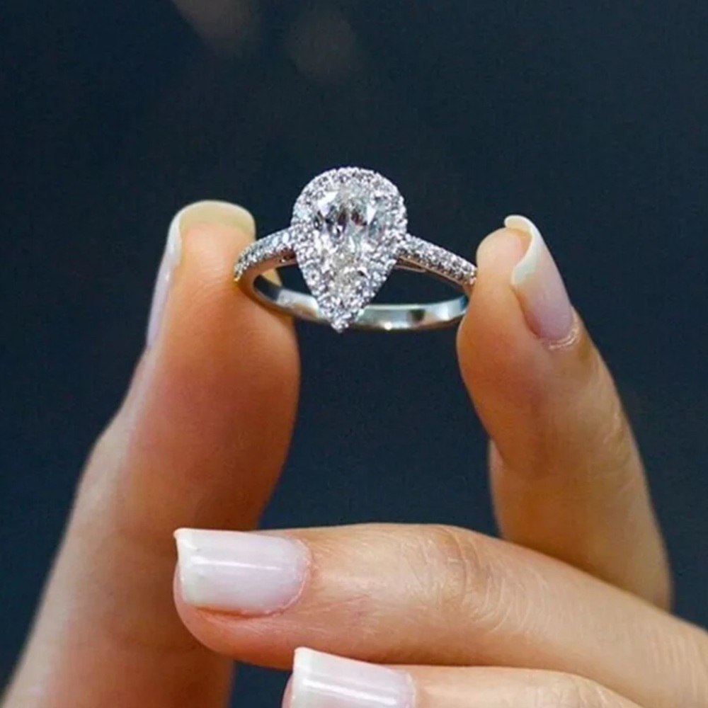 Elegant 925 Silver White Sapphire Ring! - Picture 2 of 5
